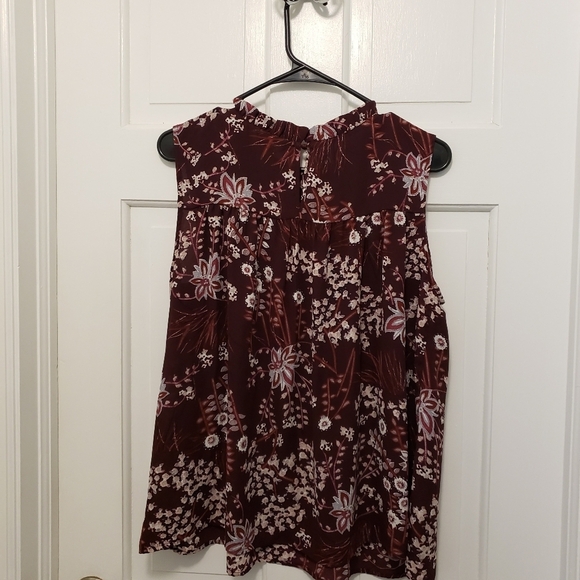 LOFT Burgundy In Color Floral Print Sleeveless Blouse Size Small Business Casual - Picture 8 of 8